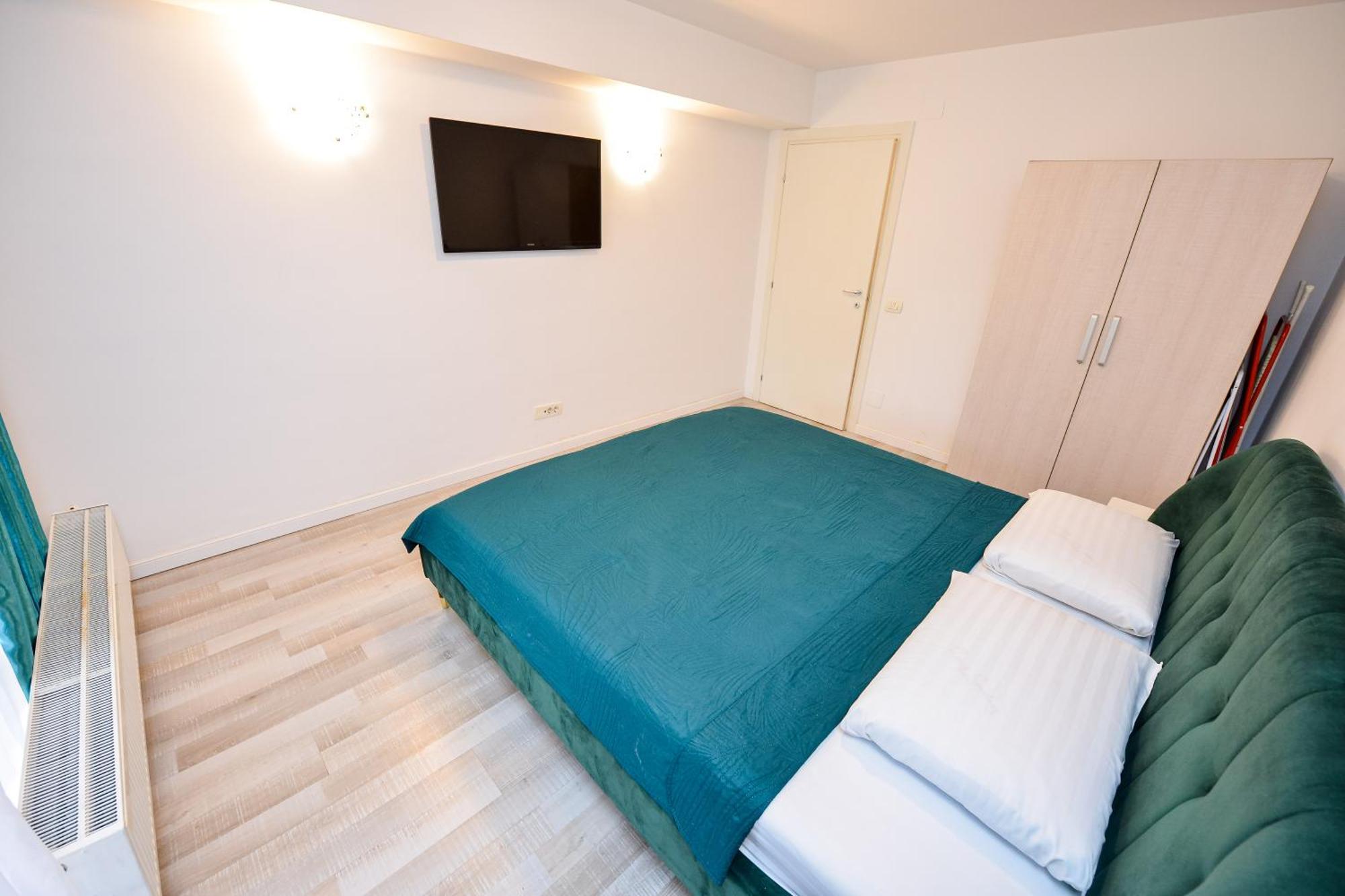 Center With Terrace Apartment *