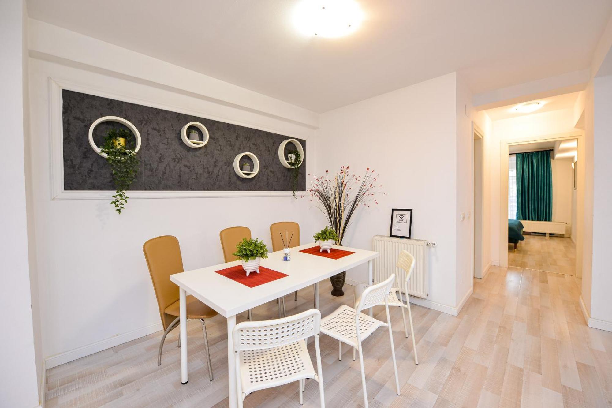 Apartment Center With Terrace *