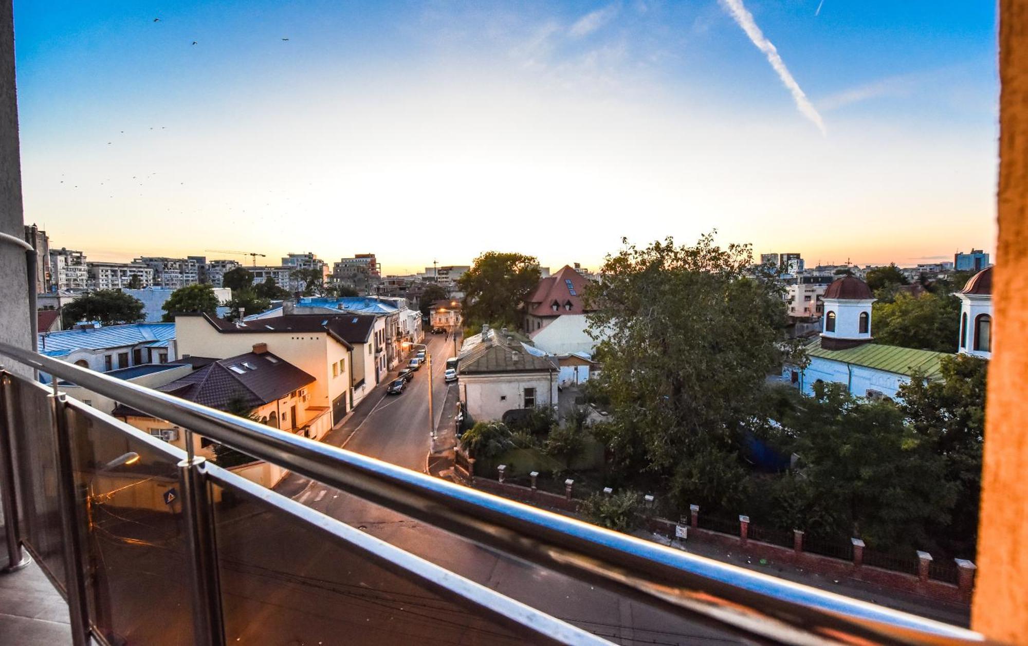 Apartment Center With Terrace *
