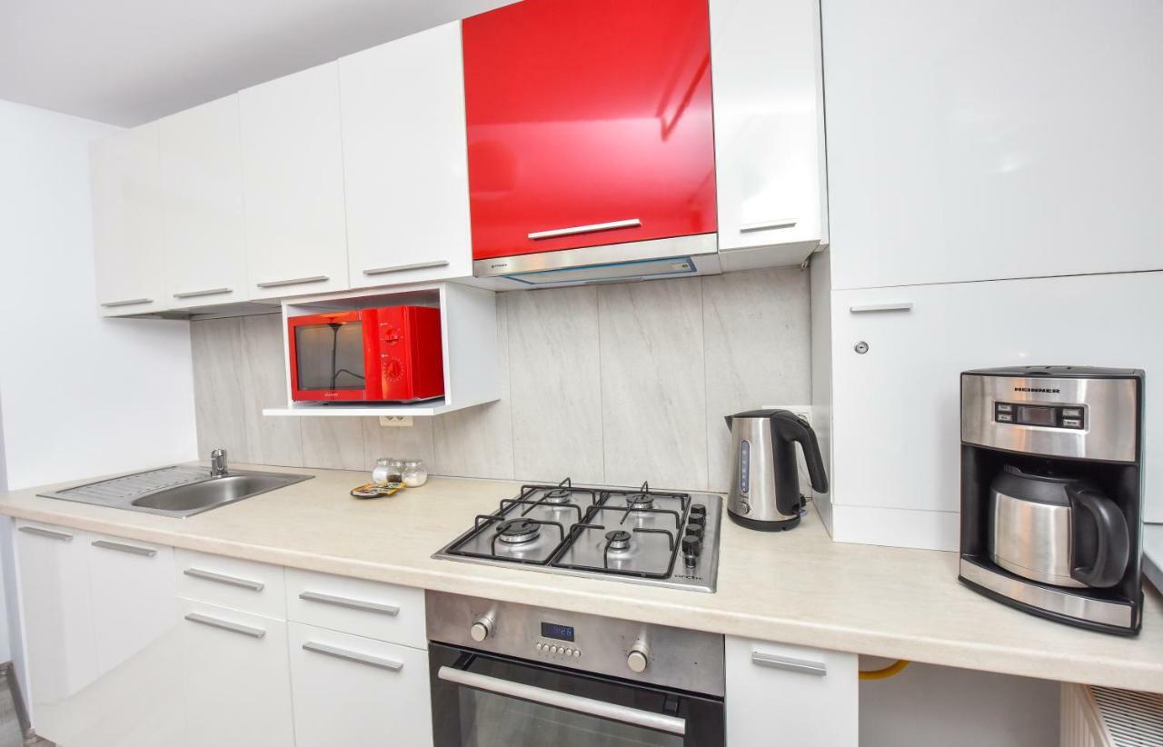 Center With Terrace Apartment *
