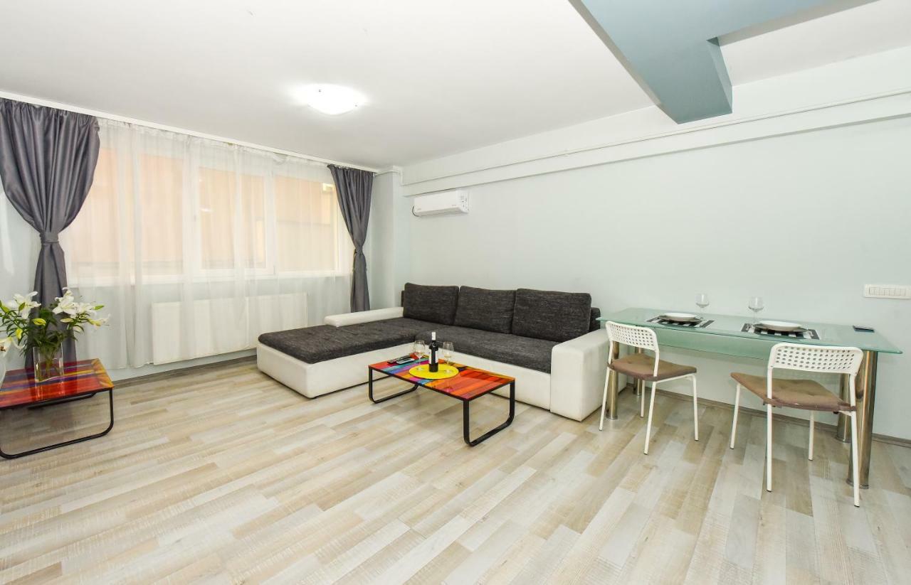 Apartment Center With Terrace *