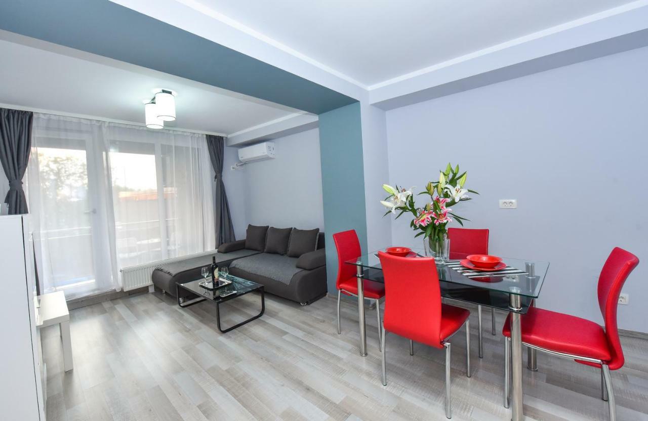 Apartment Center With Terrace *