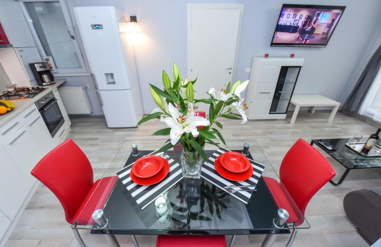 Center With Terrace Apartment Bucharest